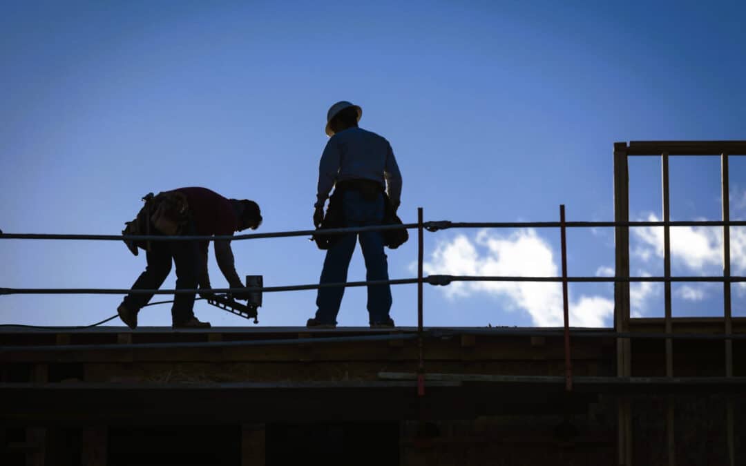 What Qualifications Should Professional Roofers Have?