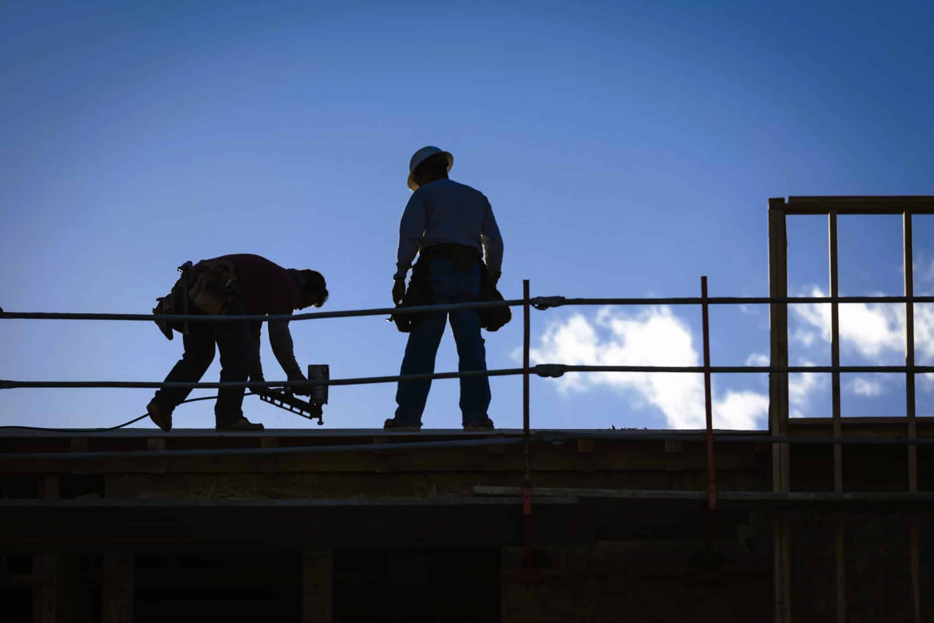 What Qualifications Should Professional Roofers Have